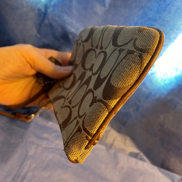 Coach’s Signature C Pattern Jacquard Canvas Wristlet - Picture 8 of 9